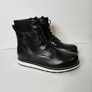 Royal Canadian men's black leather boots. Size 9. NWOB
